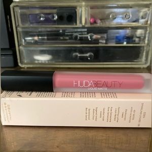 HUDA BEAUTY MATTE LIQUID LIPSTICK GOSSIP GURL FULL SIZE
